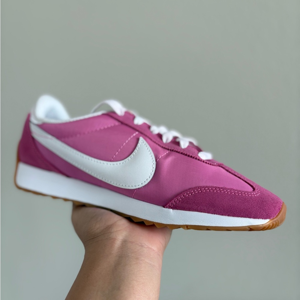 Nike Women’s Pacific ‘Playful Pink/White’ Gum Sneakers - Picture 4 of 9